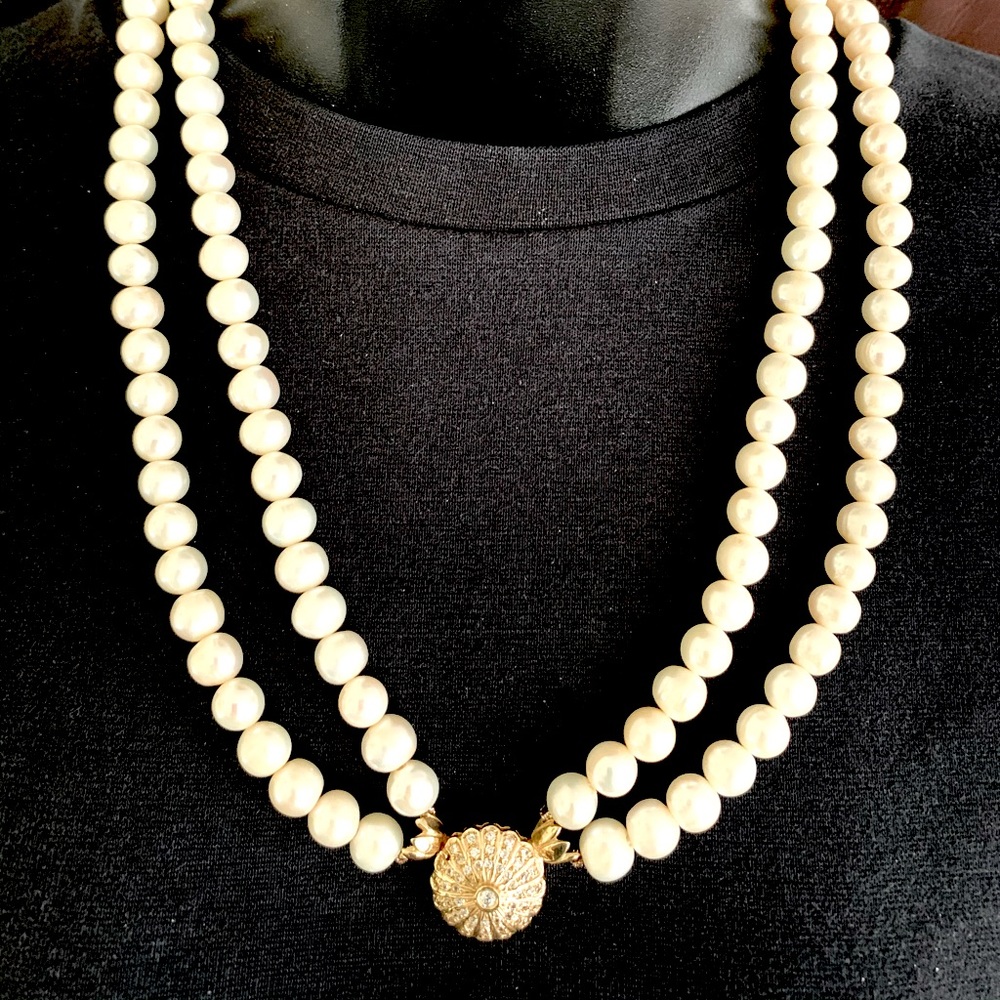 Real Pearl Necklace With Diamonds and Gold Clasp - Picture 1 of 16